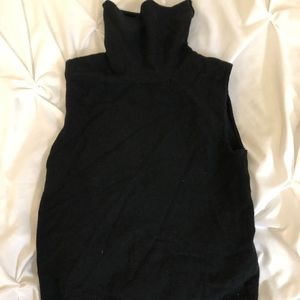 Brandy Melville Cropped Sleeveless Turtleneck Top